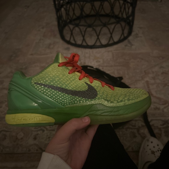 Kobe grinches 6 Portro